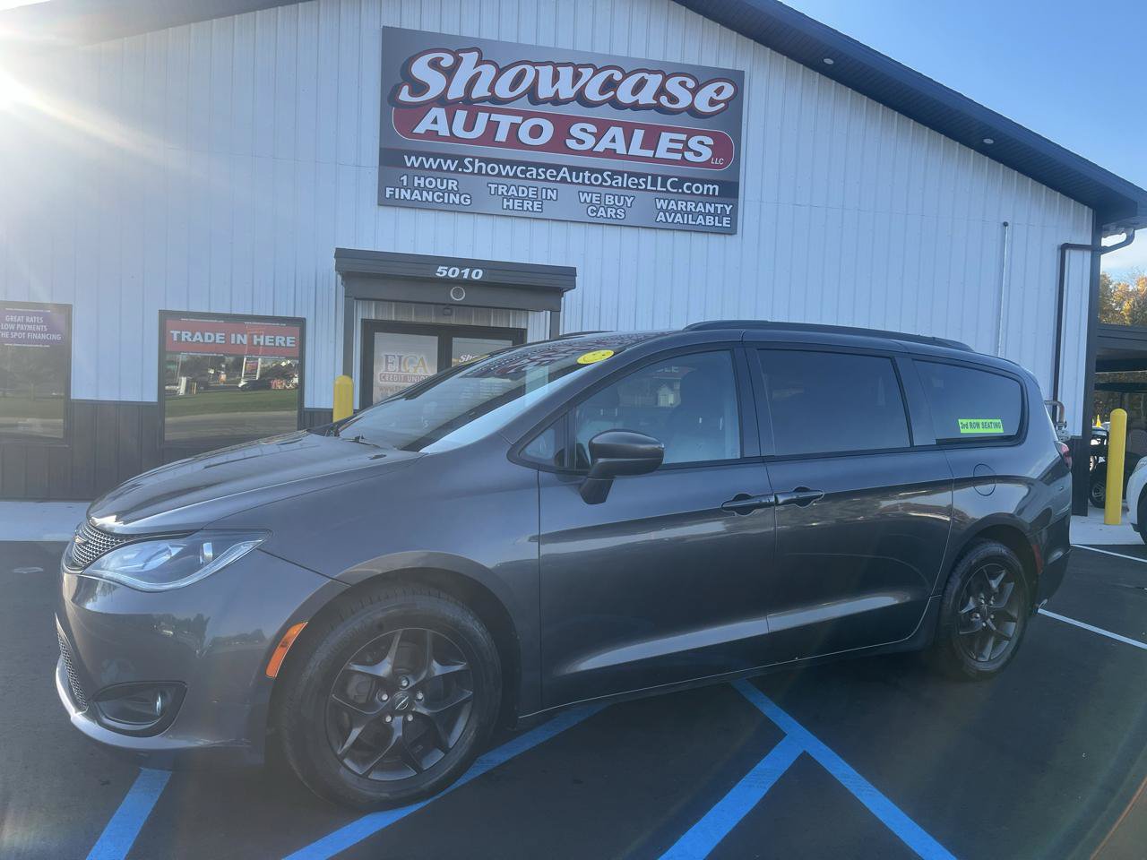 Used 2019 Chrysler Pacifica Touring-L w/ S Appearance Package FWD image 1