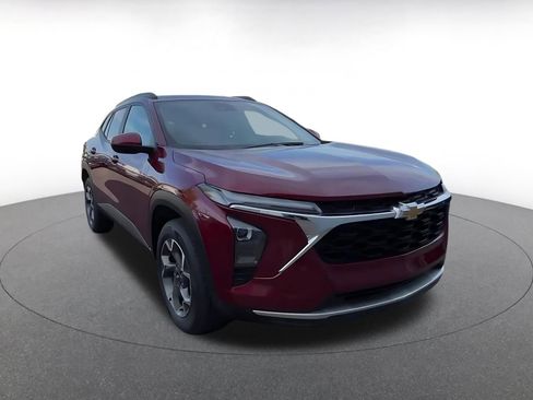 Used 2025 Chevrolet Trax LT image 3
