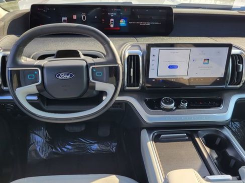 Certified 2025 Ford Expedition Platinum w/ Platinum Ultimate Package image 4