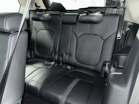 Used 2025 Honda Pilot EX-L image 18