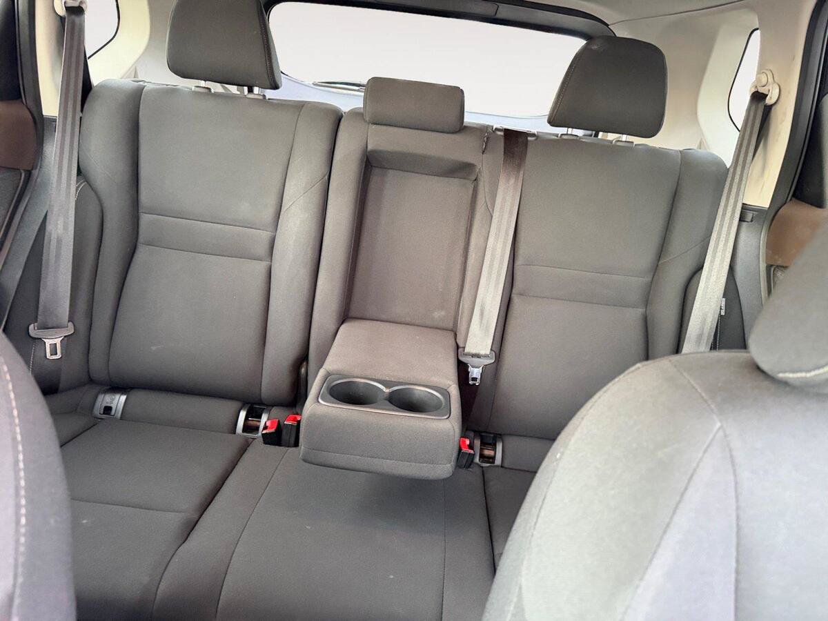 Used 2023 Nissan Rogue S AWD/4WD image 13