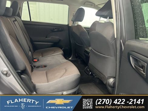 Used 2024 Toyota Highlander LE AWD/4WD image 13
