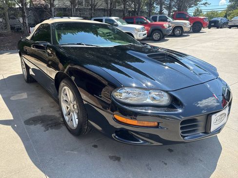 Used 2002 Chevrolet Camaro Z28 w/ SS Performance/Appearance Pkg RWD image 8