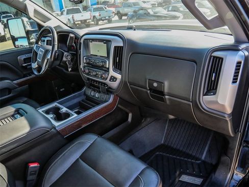 Used 2018 GMC Sierra 2500 SLT w/ Duramax Plus Package image 16