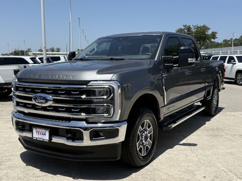 Used 2025 Ford F250 Lariat AWD/4WD image 10