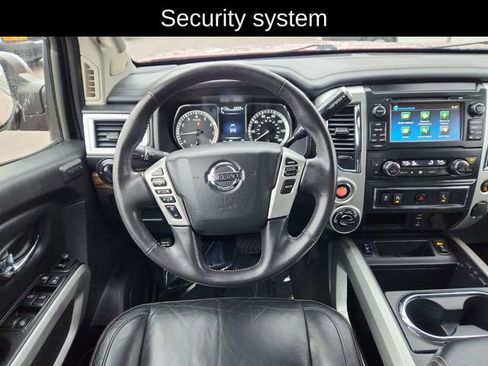 Used 2018 Nissan Titan SL image 23