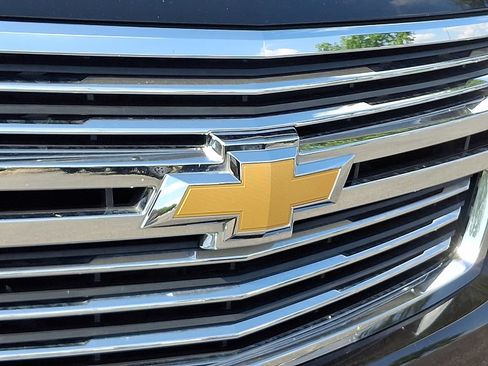 Used 2020 Chevrolet Suburban Premier w/ Premier Plus Edition AWD/4WD image 4