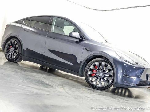 Used 2024 Tesla Model Y Performance AWD/4WD image 4