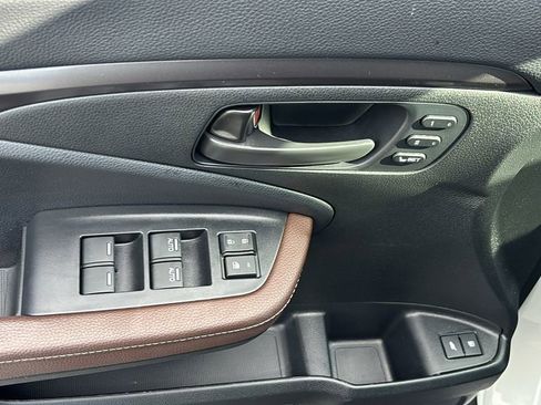 Used 2025 Honda Passport EX-L image 14