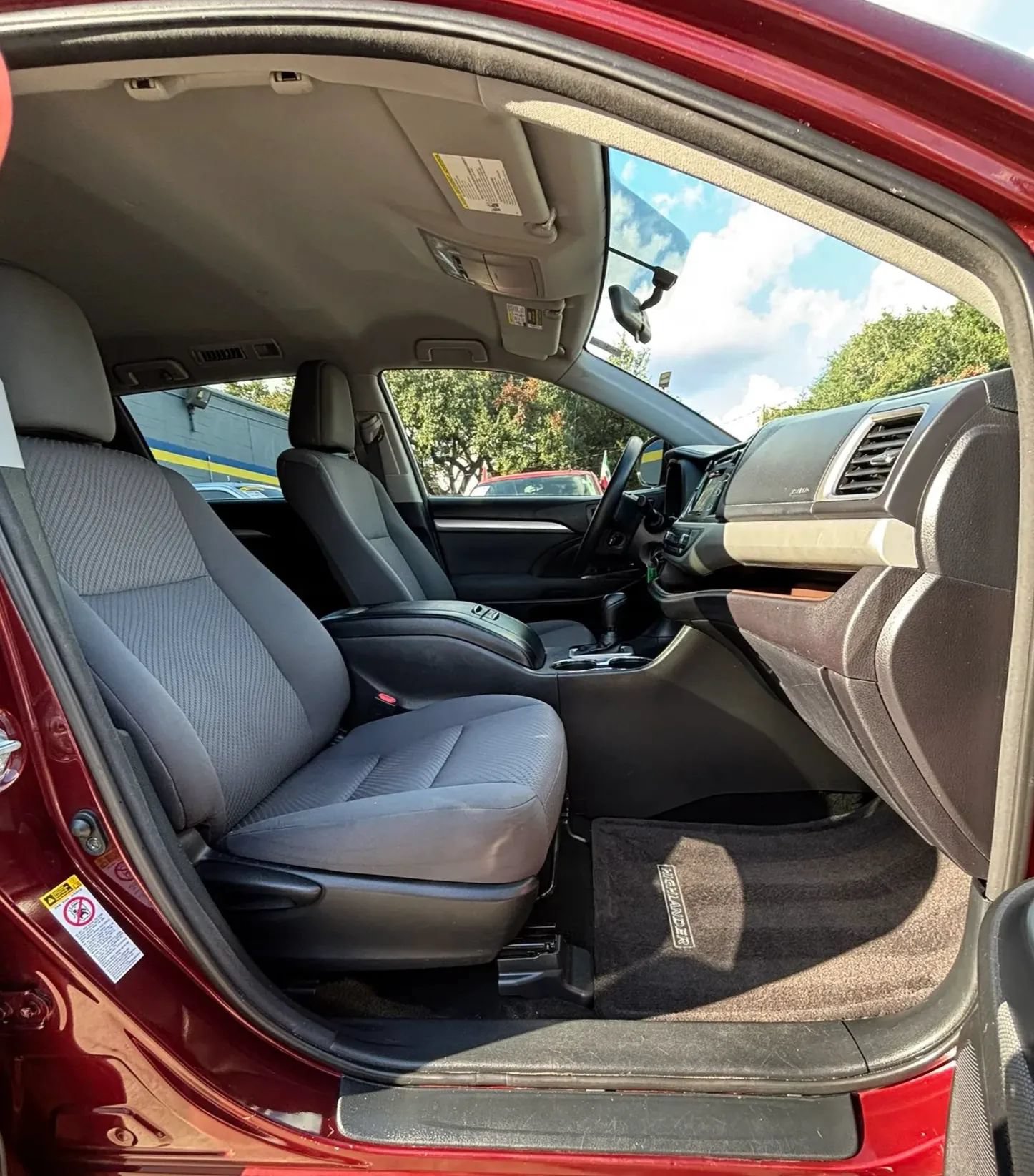 Used 2016 Toyota Highlander LE FWD image 16