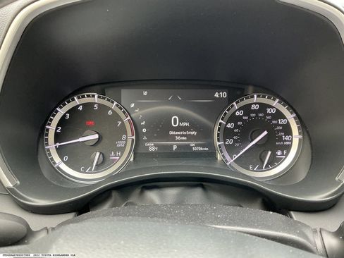 Used 2022 Toyota Highlander XLE FWD image 12