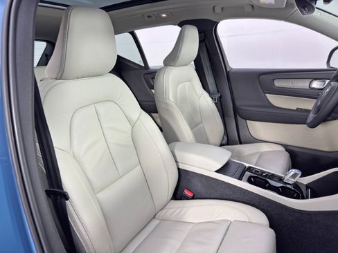 Used 2023 Volvo XC40 B5 Ultimate image 39