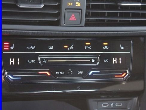 Used 2025 Volkswagen Jetta Sport image 31