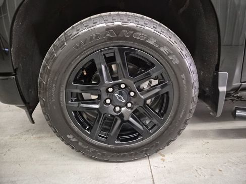 Used 2023 Chevrolet Silverado 1500 Custom w/ LPO, Dark Essentials Package image 9