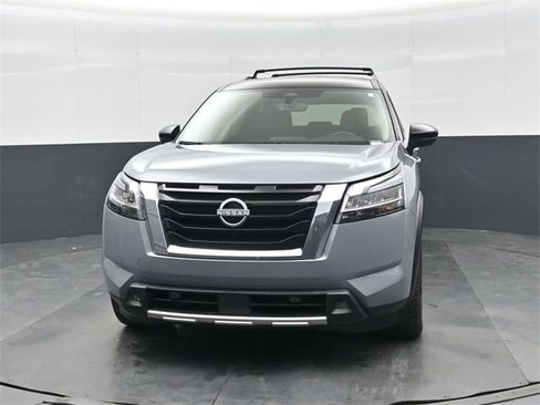 Used 2023 Nissan Pathfinder SL w/ Lighting Package (N92) image 8