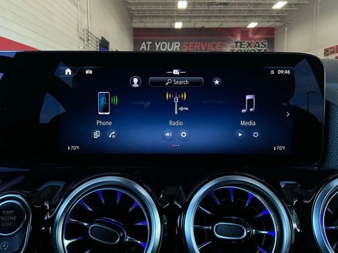 Used 2025 Mercedes-Benz GLA 250 image 32