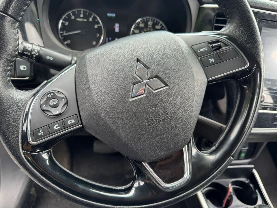 Used 2020 Mitsubishi Outlander SE AWD/4WD image 23