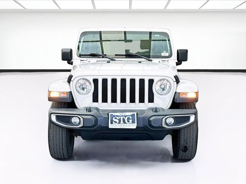 Used 2018 Jeep Wrangler Unlimited Sahara w/ Dual Top Group AWD/4WD image 2