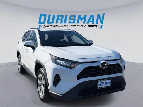 Used 2021 Toyota RAV4 LE image 1
