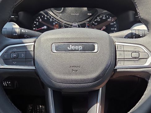 Used 2025 Jeep Compass Limited AWD/4WD image 30