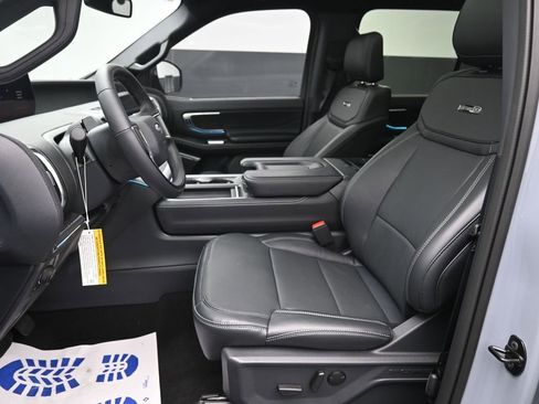New 2025 Ford Expedition Platinum w/ Stealth Performance Package AWD/4WD image 18