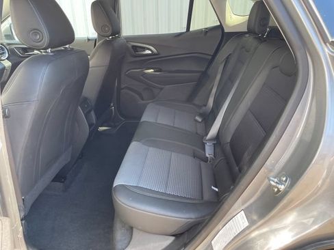 Used 2025 Chevrolet Trax LT w/ LT Convenience Package FWD image 19