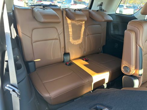 New 2025 Nissan Pathfinder Platinum image 15