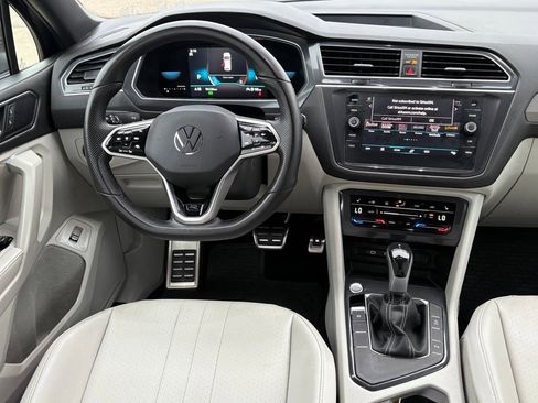 Used 2022 Volkswagen Tiguan SE R-Line image 13