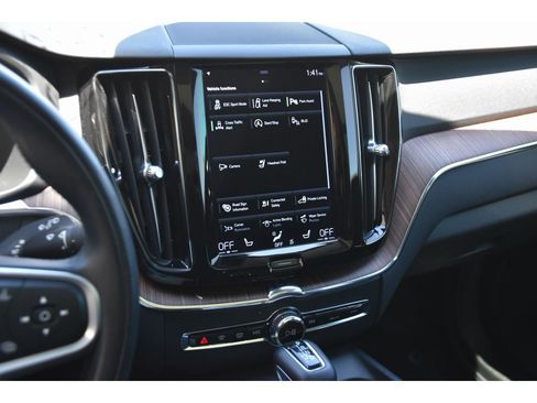 Used 2021 Volvo XC60 T5 Momentum w/ Premium Package AWD/4WD image 20