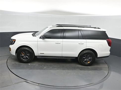 Used 2025 Ford Expedition Tremor image 36