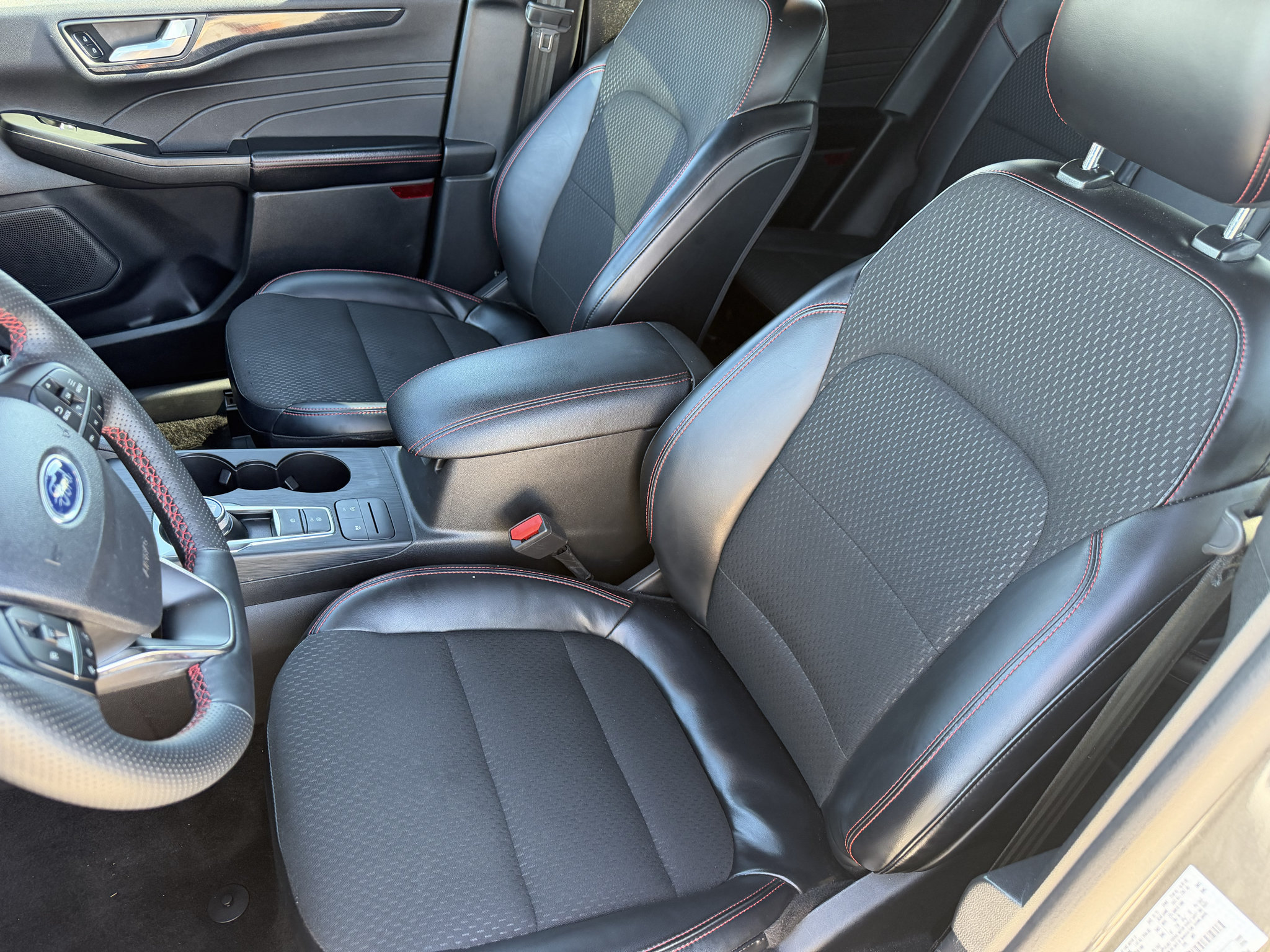 Used 2025 Ford Escape ST-Line Select AWD/4WD image 19