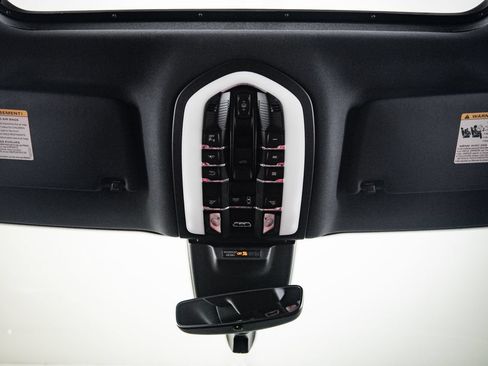 Certified 2023 Porsche Macan AWD/4WD image 20