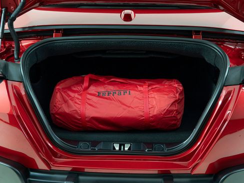 Certified 2025 Ferrari Roma Spider RWD image 40