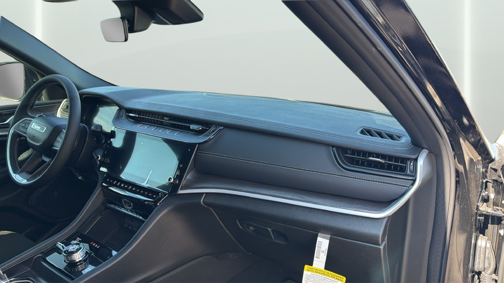New 2027 Jeep Grand Cherokee Altitude AWD/4WD image 26