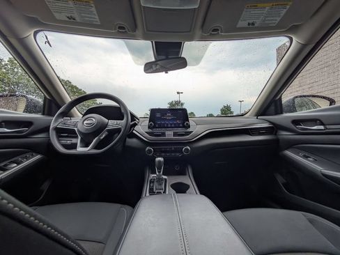 Used 2025 Nissan Altima 2.5 SV FWD image 25
