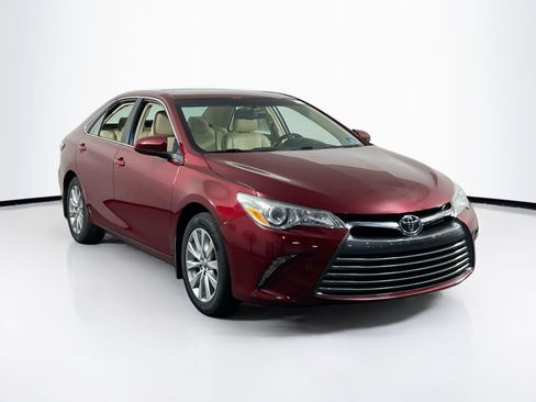 Used 2016 Toyota Camry XLE w/ Moonroof Package FWD image 3