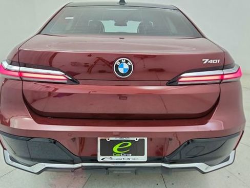 Used 2025 BMW 740i image 12