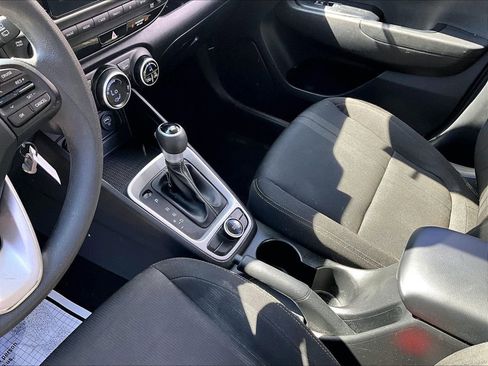 Used 2020 Hyundai Venue SEL image 12