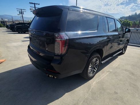 Used 2025 Chevrolet Suburban Z71 AWD/4WD image 6