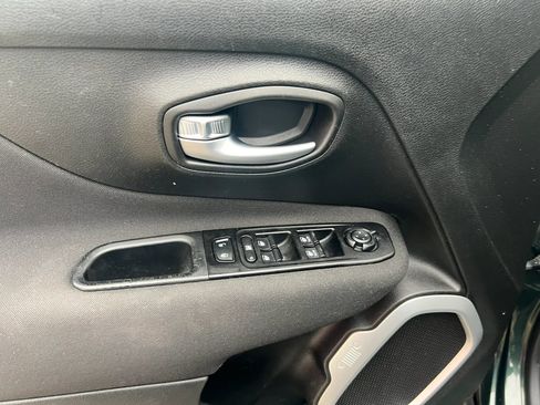 Used 2021 Jeep Renegade Sport FWD image 13