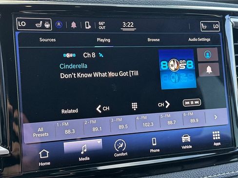 Used 2022 Chrysler Pacifica Touring-L image 16