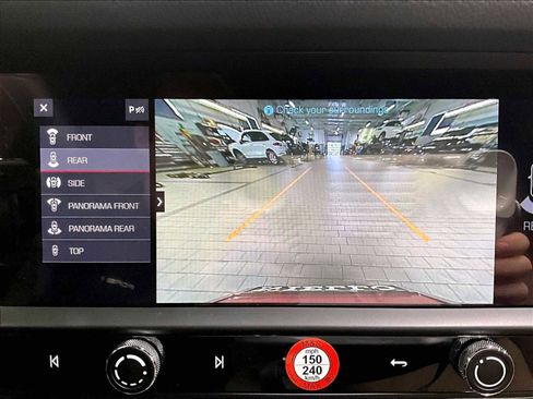 Used 2025 Porsche Macan image 21