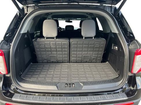 Used 2021 Ford Explorer Limited w/ Equipment Group 301A RWD image 19