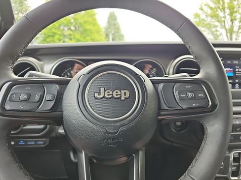 Used 2023 Jeep Wrangler Unlimited w/ Cold Weather Group AWD/4WD image 19