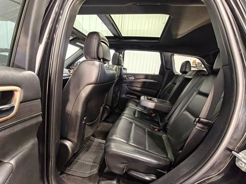 Used 2015 Jeep Grand Cherokee Overland w/ Advanced Technology Group AWD/4WD image 27
