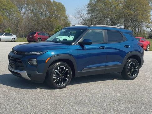 Certified 2021 Chevrolet TrailBlazer LT w/ LPO, Blackout Package image 5