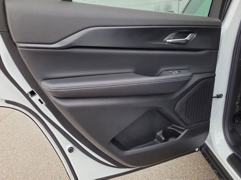 New 2025 Jeep Grand Cherokee L Laredo image 11