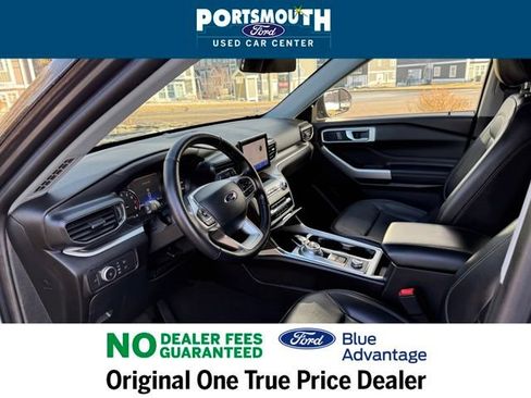 Used 2022 Ford Explorer XLT w/ Equipment Group 202A image 4
