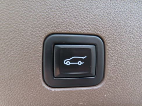 Used 2022 GMC Yukon XL Denali image 43