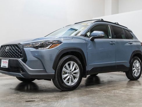 Certified 2023 Toyota Corolla Cross LE image 3